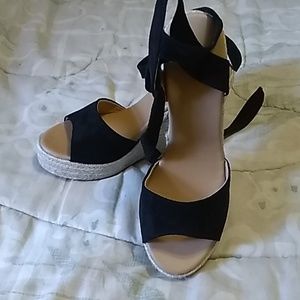 Womens size 8 shoe